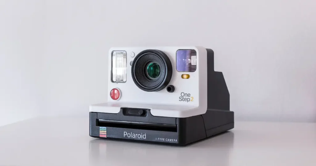 Polaroid is a beautiful example of Product in Posco Digital Marketing Theory POSCO Digital - Діджитал Маркетинг це золото для нових продуктів на нових ринках збуту.